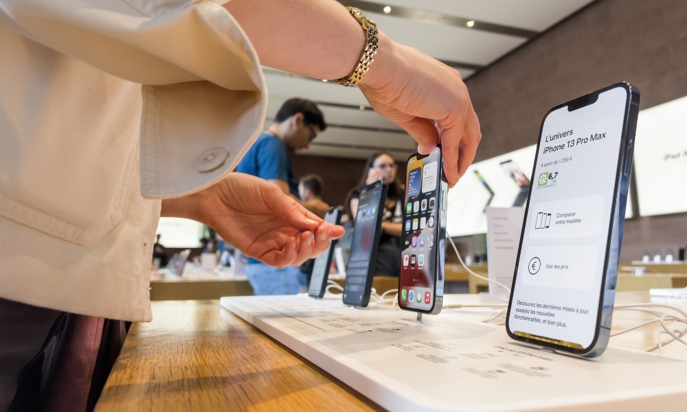 Внедрение ИИ сделало Apple самой дорогой компанией